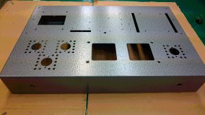 金属焼付塗装実績：管球アンプ筐体１式（2017年10月）ＳＥＣＣ鋼板　塗装