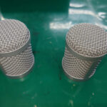 2023年8月金属焼付塗装実績　マイクロフォン部品　上塗り　メタリックシルバー